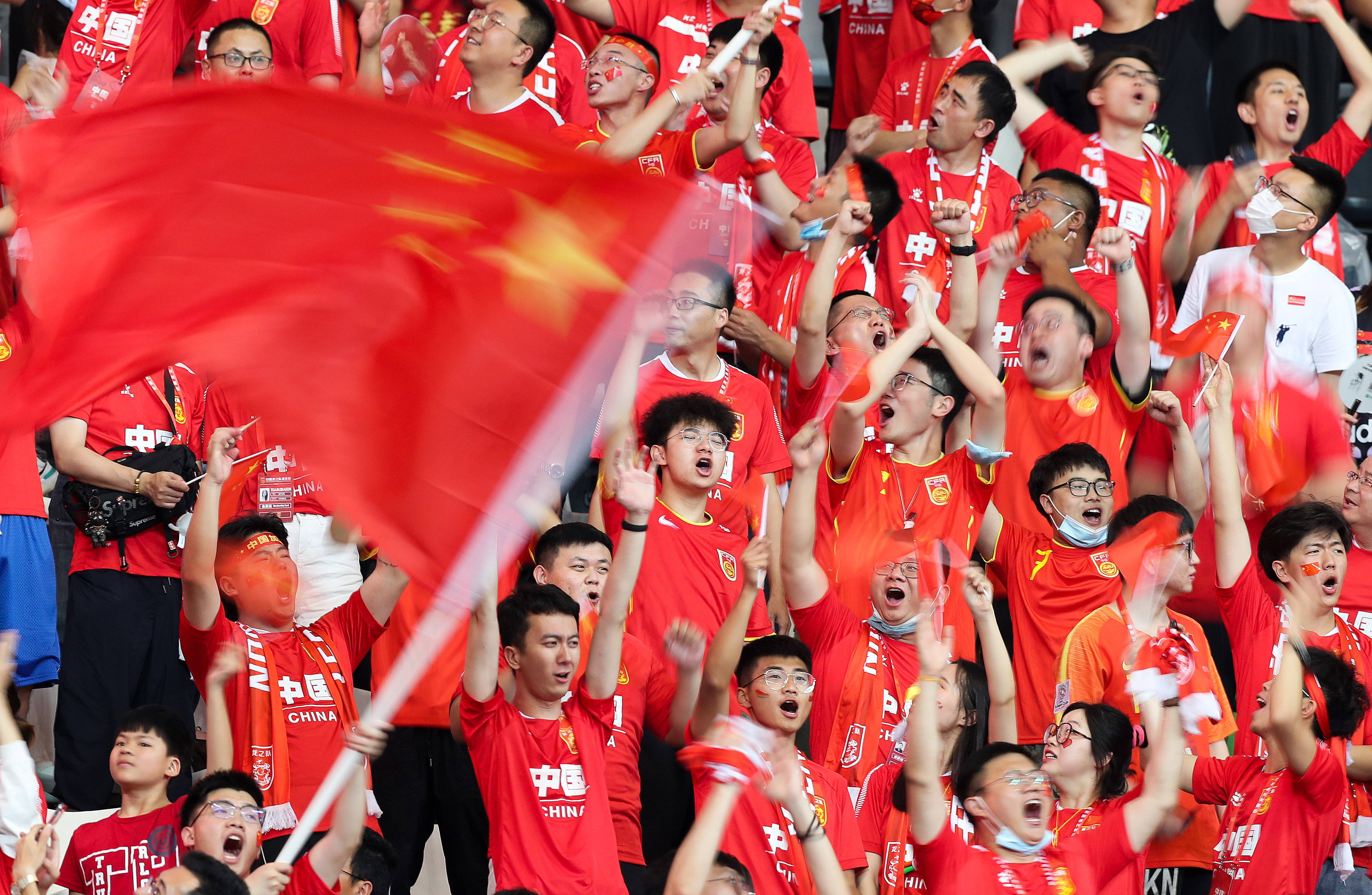 世界杯足球赛上演精彩对决，中国队奋勇拼搏的简单介绍