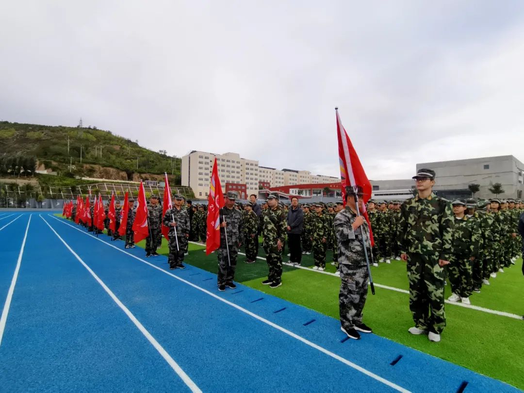 关于足坛豪杰策马踏沙场，英姿飒爽再战功名的信息
