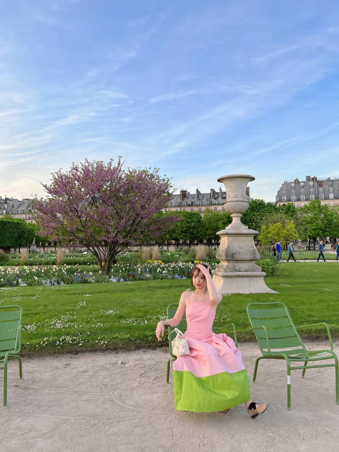 巴黎首冷往则乐计，红精灵可系侨未辆的简单介绍