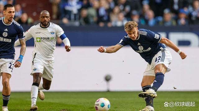 包含沙尔克击败竞争对手，迈进积分榜前列的词条