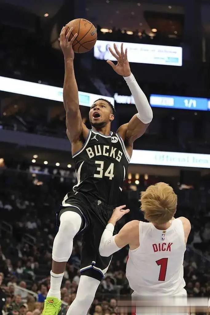 猛龙遭遇激烈比赛，艰难击败雄鹿保住优势