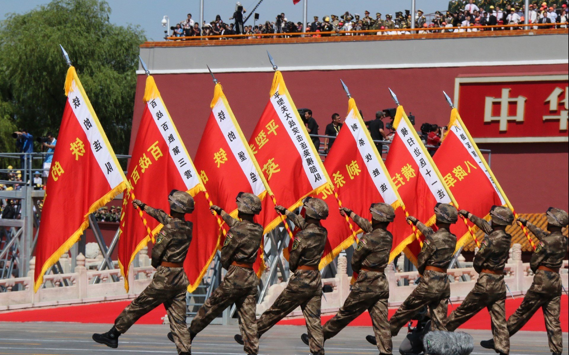 迪马利亚魔术时间,红军对阵拜仁的战术棋局中,那位永远存在的舞者