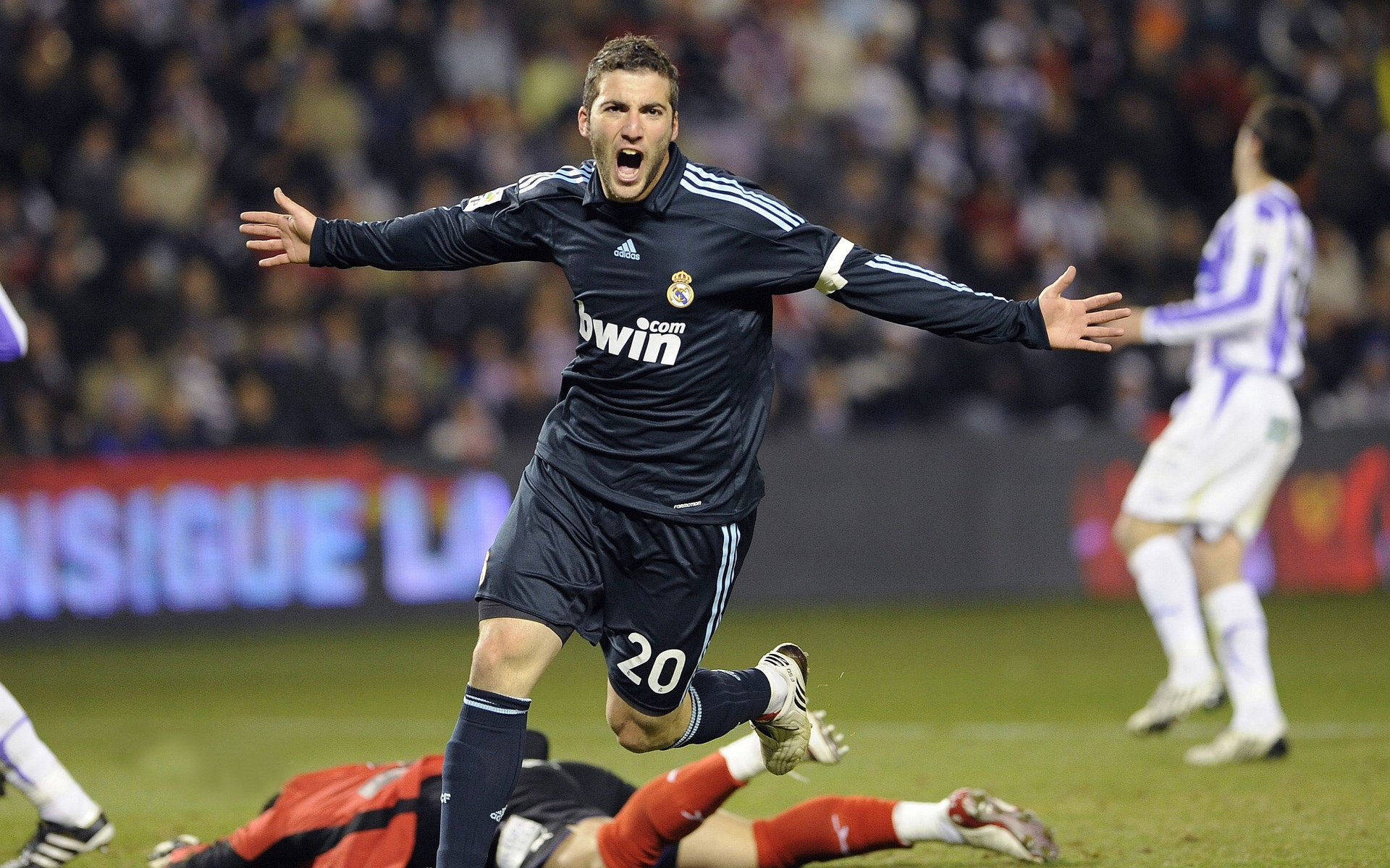 硬仗封王！杰伦·格林诠释巨星成色，马刺团队风暴打穿猛龙铁壁