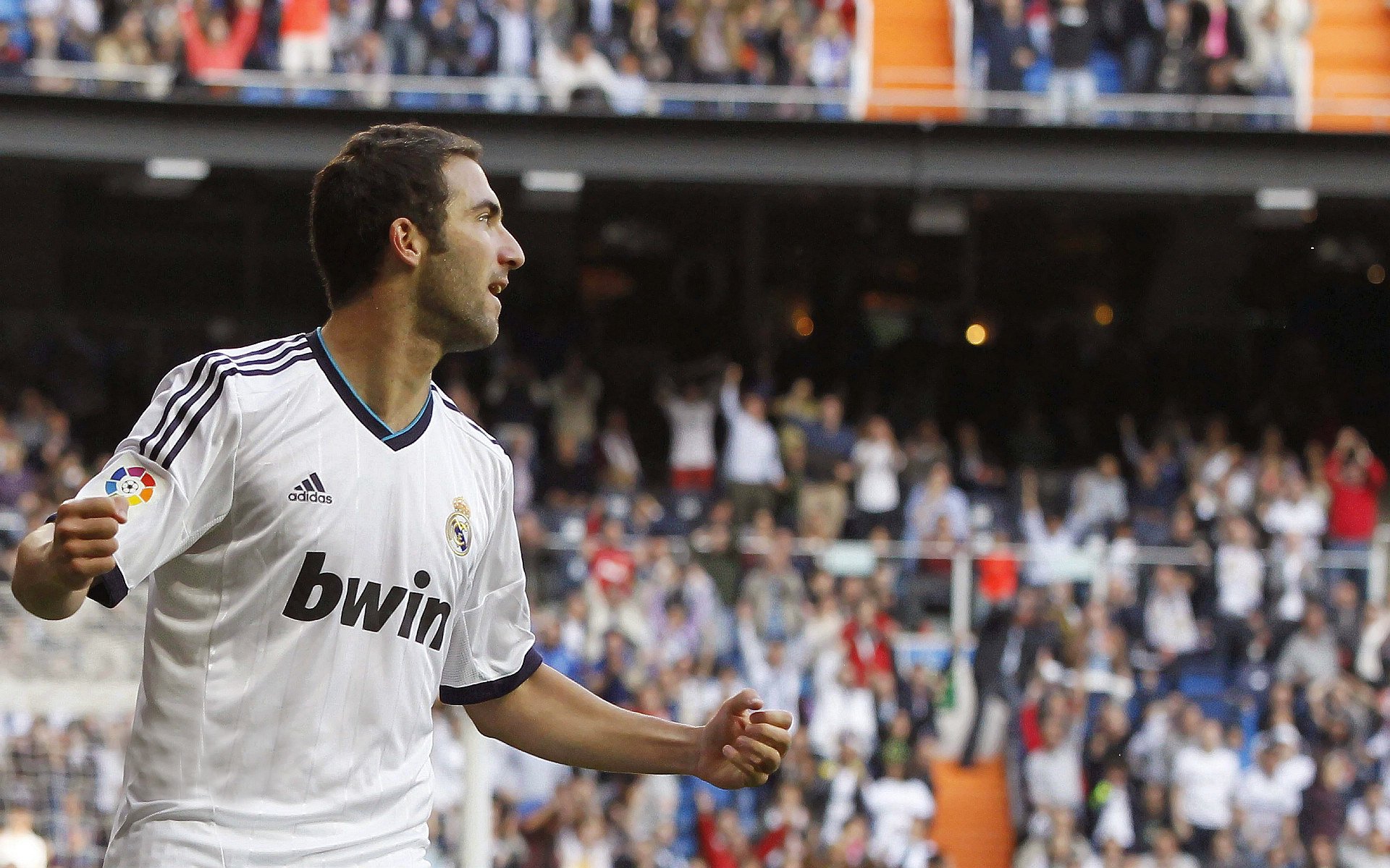 爆裂式绽放！米切尔狂砍30+点燃全场，热火淘汰赛强势过关公牛